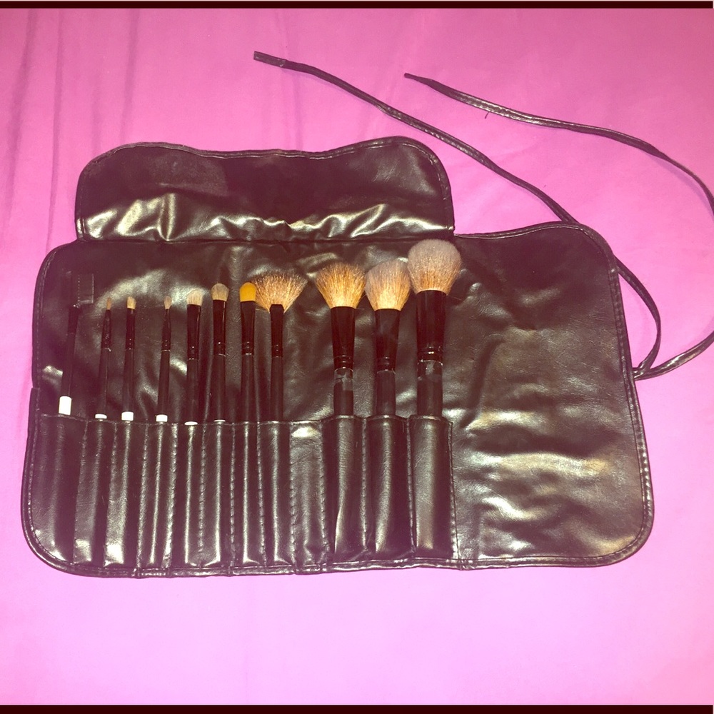 UNUSED Karity Cosmetics fold-up makeup brush kit